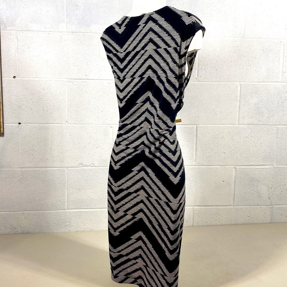 Yessica t-shirt dress black and white pattern and pleaded tummy area… - Picture 4 of 7